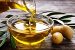 AN257-Pouring-Olive-Oil-732x549-thumb